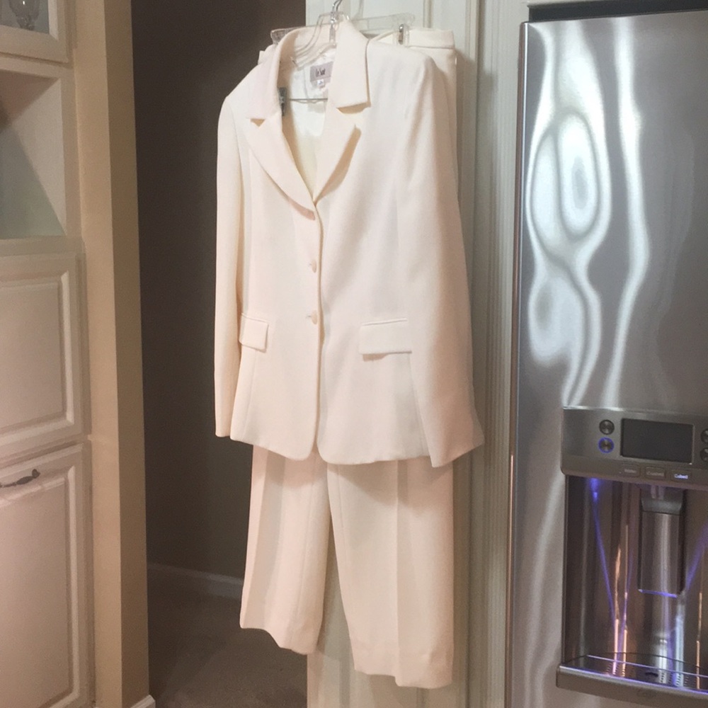 Women’s 2 Piece Pants Suit with Scraf